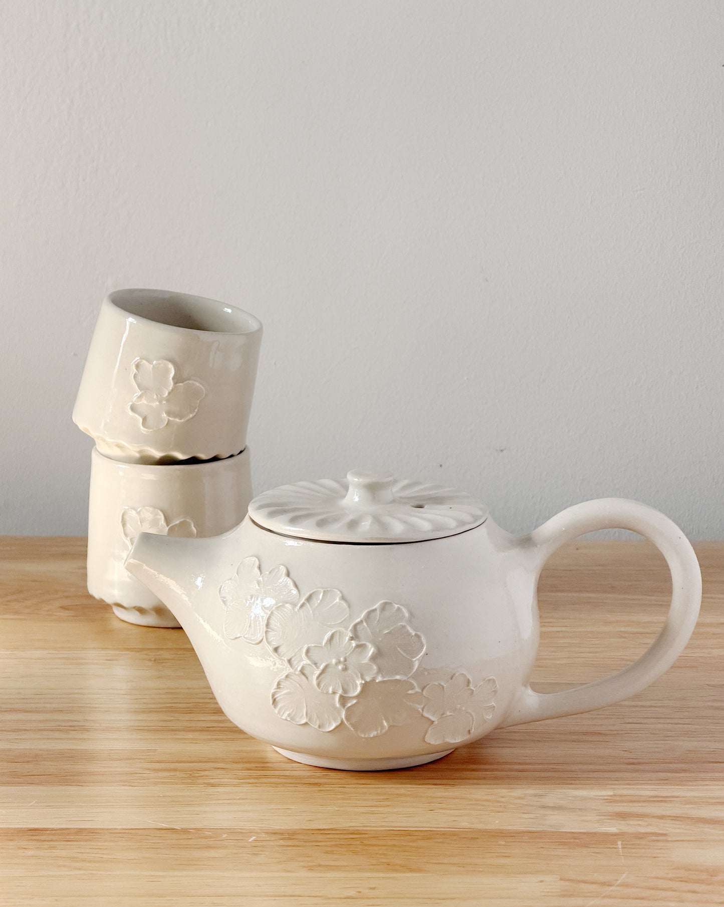 White Ceramic Teapot / Cups Set