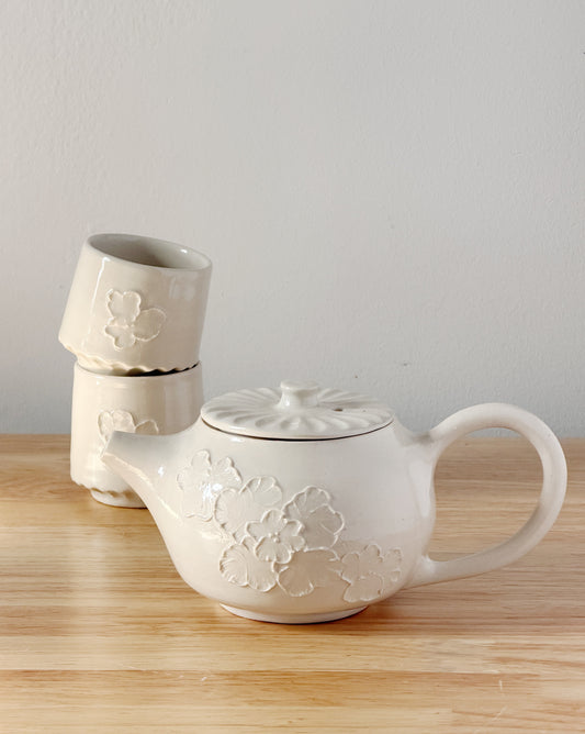 White Ceramic Teapot / Cups Set
